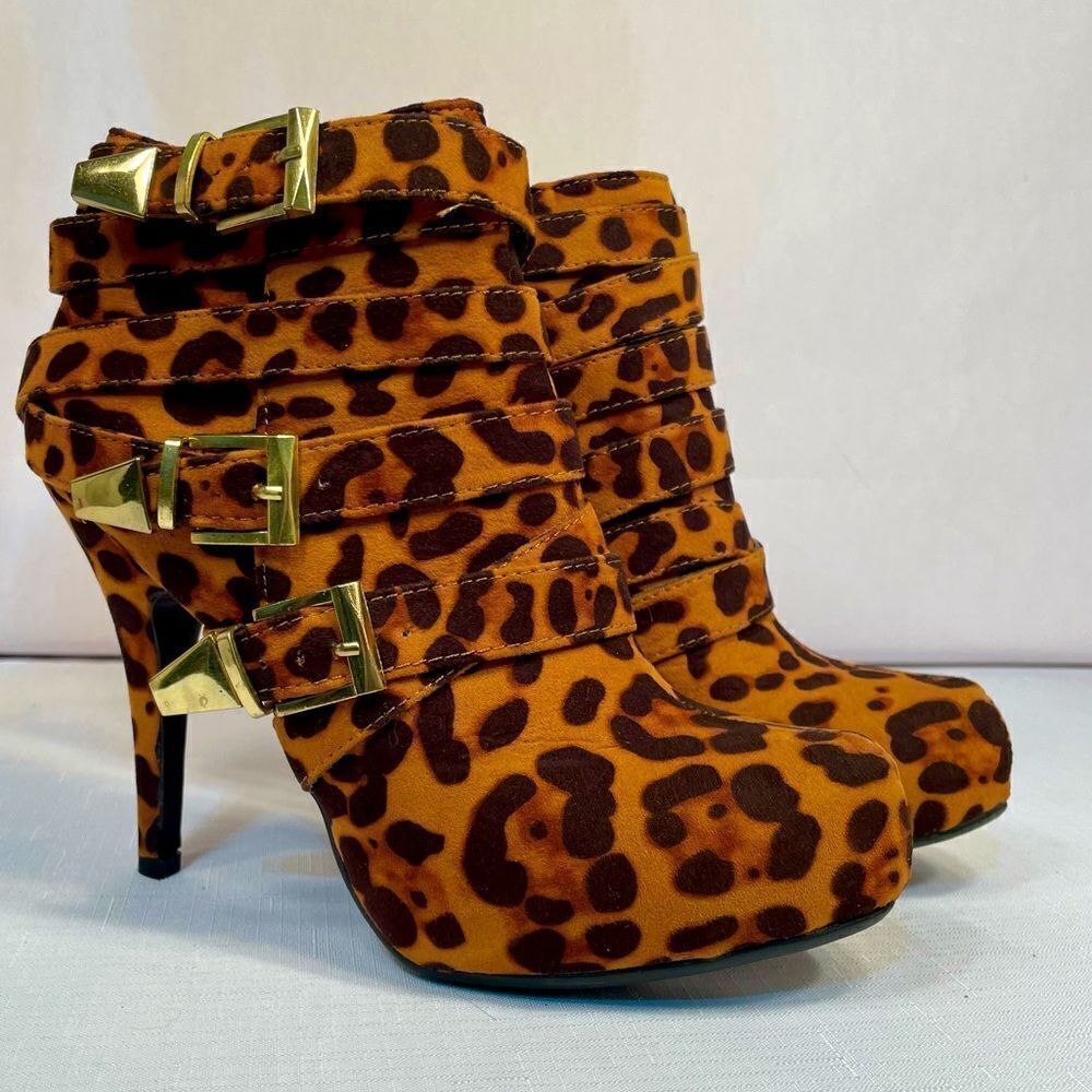 CHEETAH ANKLE BOOTIE w INSIDE ZIPPER 4.5” HEELS SIZE 8 NEW by CHARLOTTE RUSSE - Picture 4 of 9